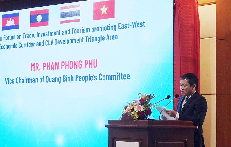Đồng chí Phó Chủ tịch UBND tỉnh Phan Phong Phú phát biểu tại “Diễn đàn hợp tác Thương mại, Đầu tư và Du lịch thúc đẩy “Hành lang kinh tế Đông Tây và Tam giác phát triển CLV”